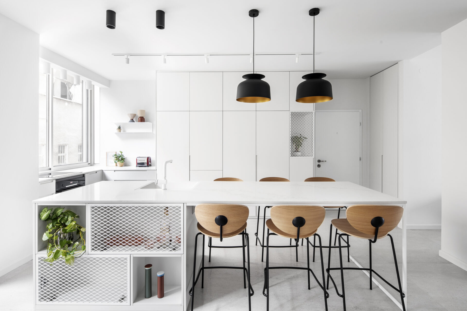 Elegant Kitchen in the Heart of the City - Caesarstone